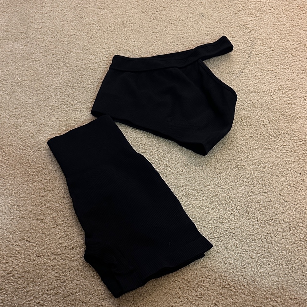 Black workout set